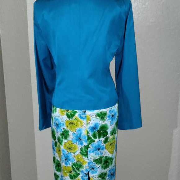 Suit - Picture 5 of 8